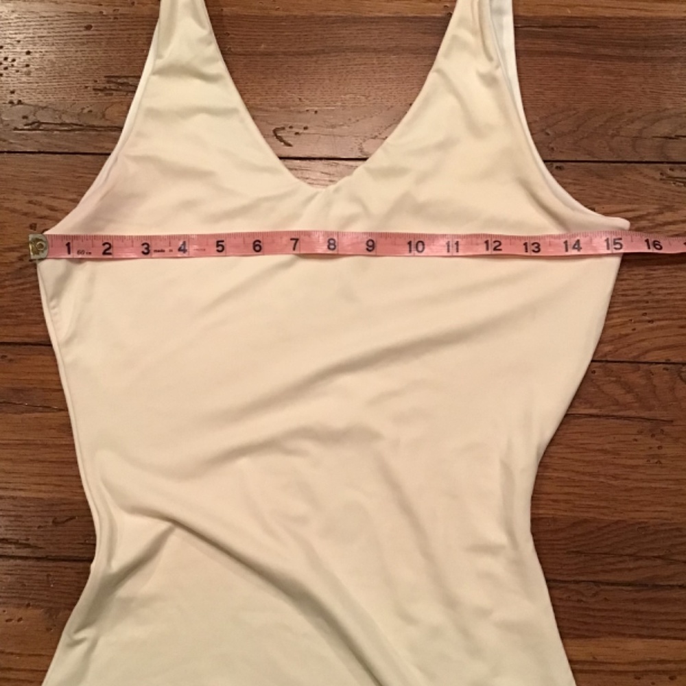 💚3/$25 Medium size white fat free slimming tank top - Picture 3 of 6